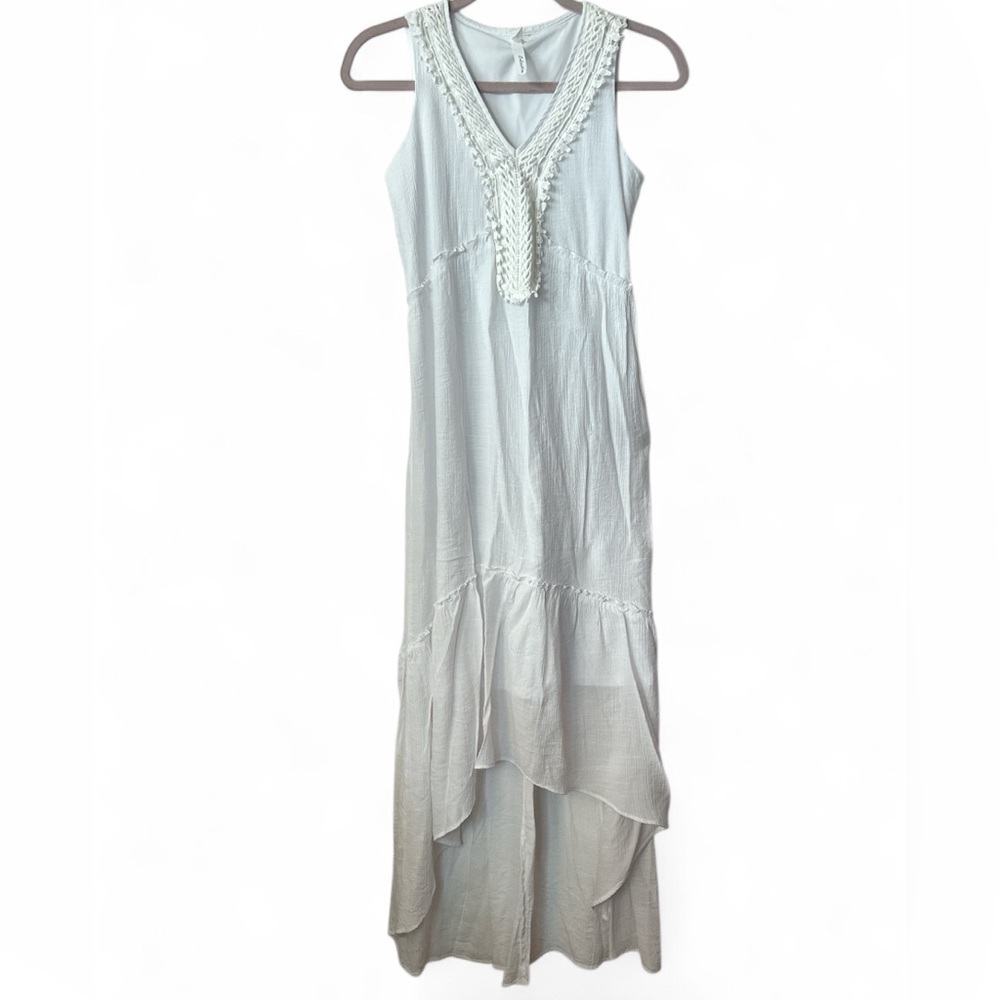Chic White Maxi Dress with Lace Detail